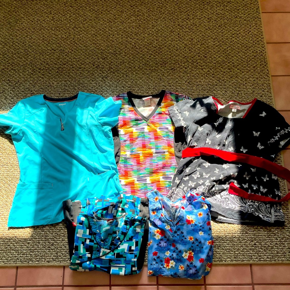 Lot of 5 medium scrub tops